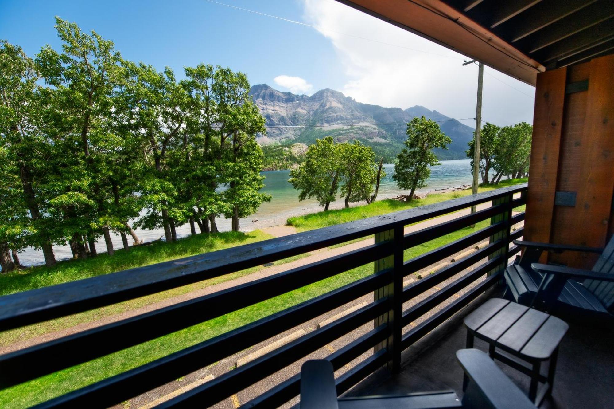 Bayshore Inn & Spa Waterton Park Eksteriør billede
